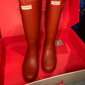 🚨Ruby Red Hunter Boot🚨